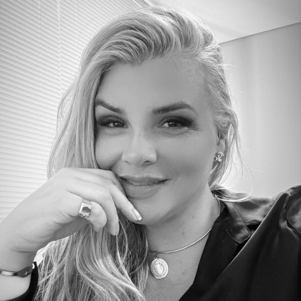 Dra. Flávia Rodrigues Perpétuo